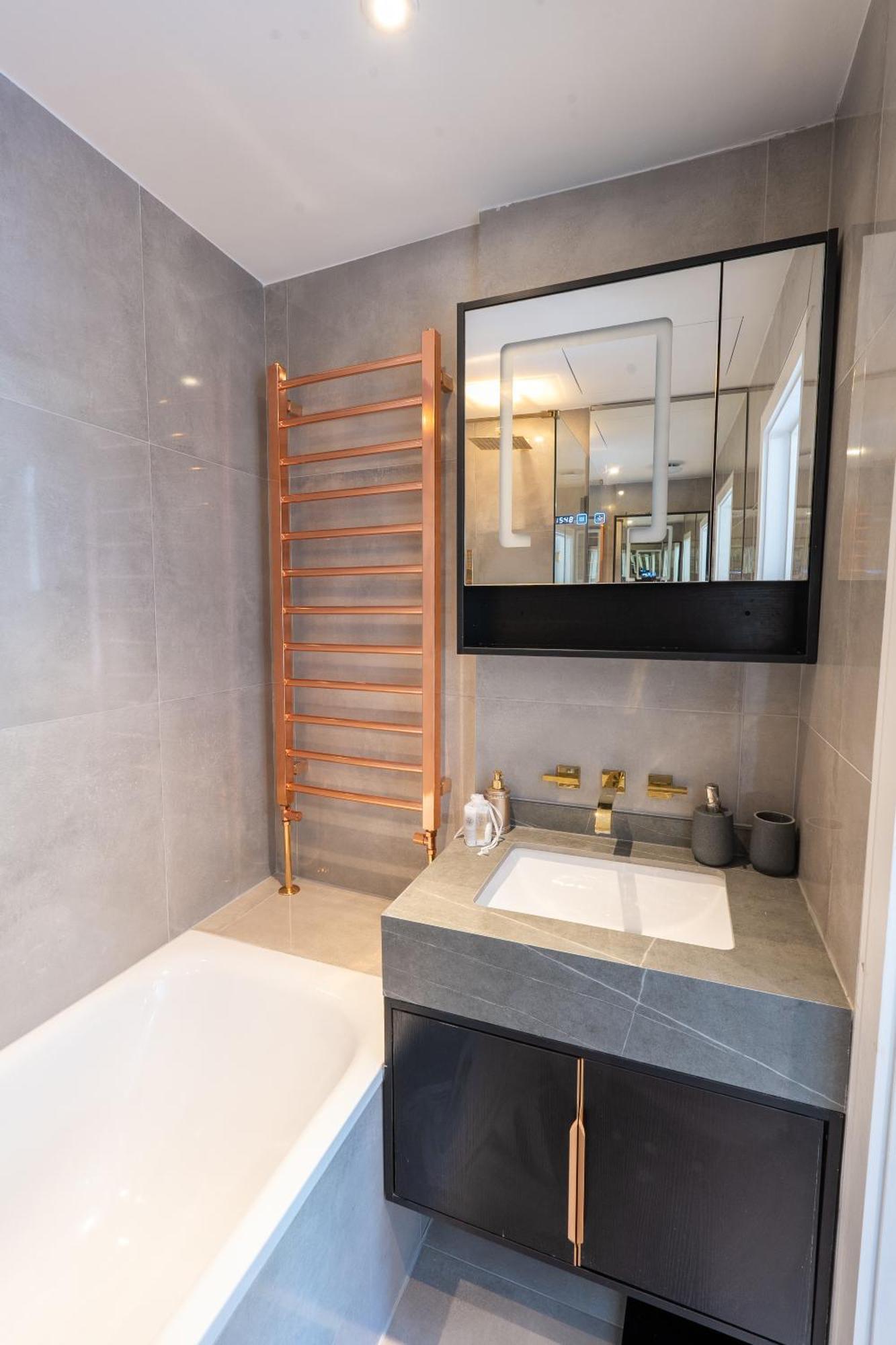 Camden's Luxurious Urban Escape Apartment *