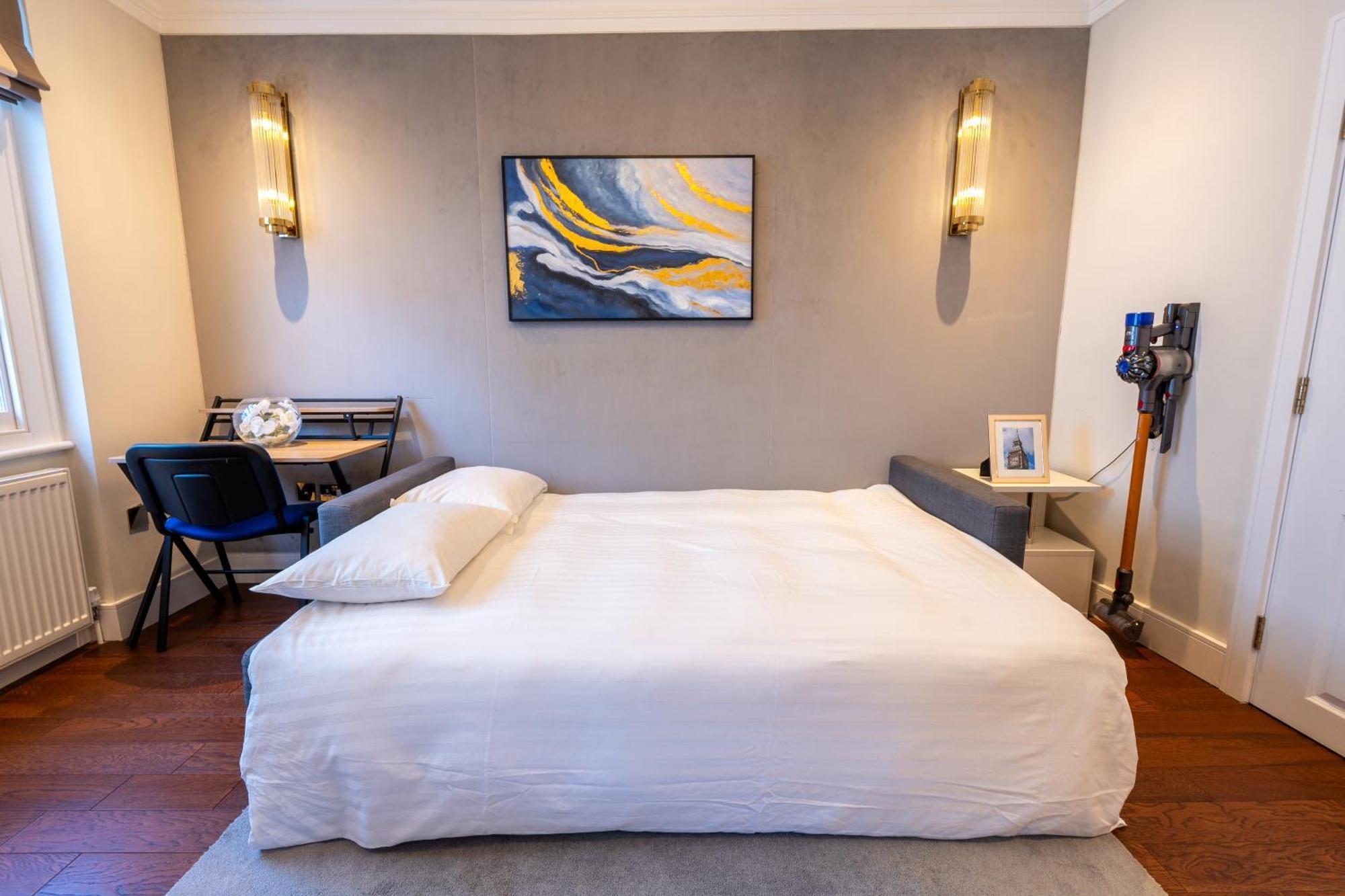 Camden's Luxurious Urban Escape Apartment London