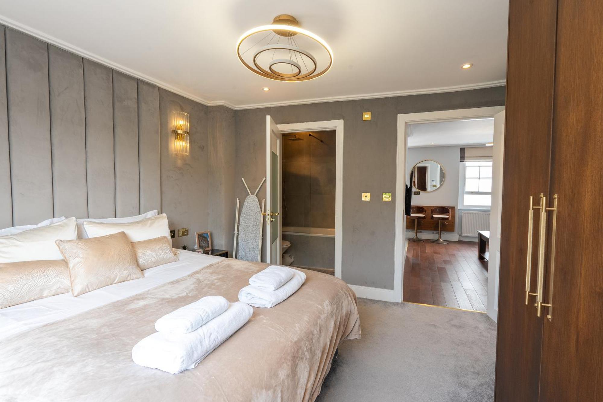 Camden's Luxurious Urban Escape Apartment London
