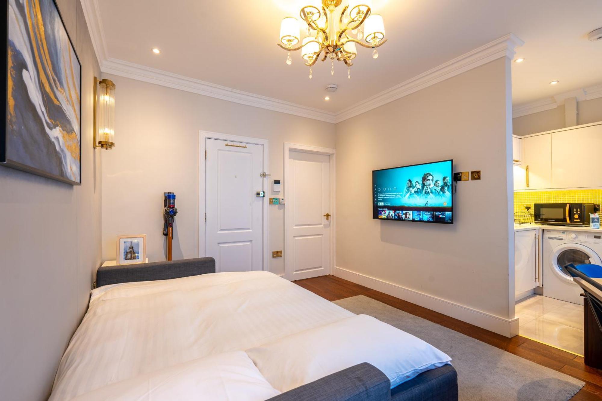 Camden's Luxurious Urban Escape Apartment London