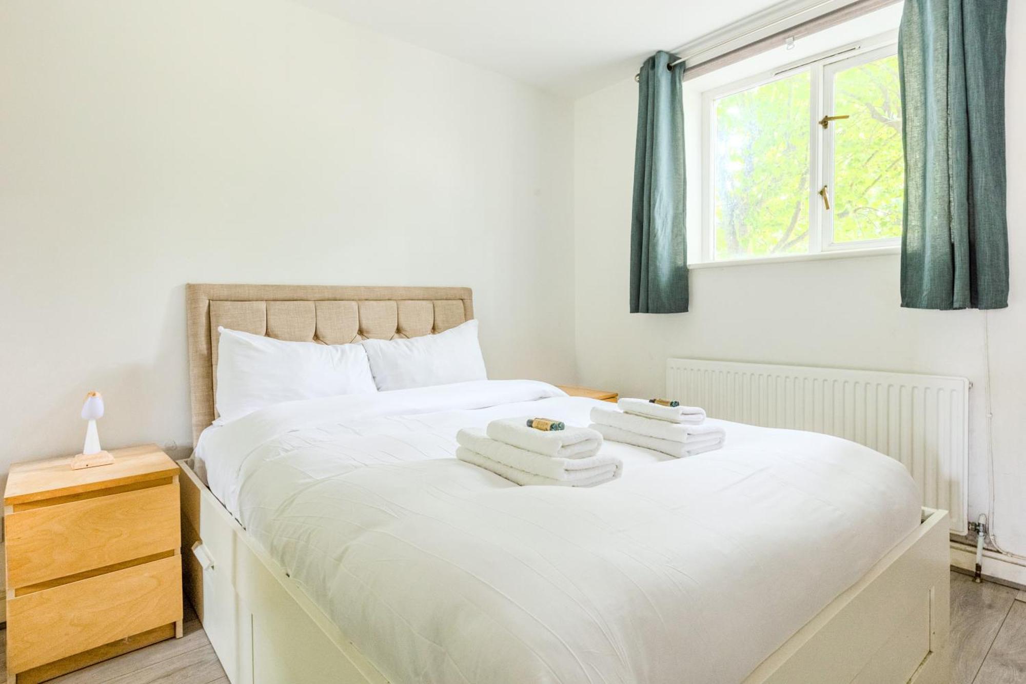 Peaceful 1br Near Canary Warf, 2min Thames River Apartment London