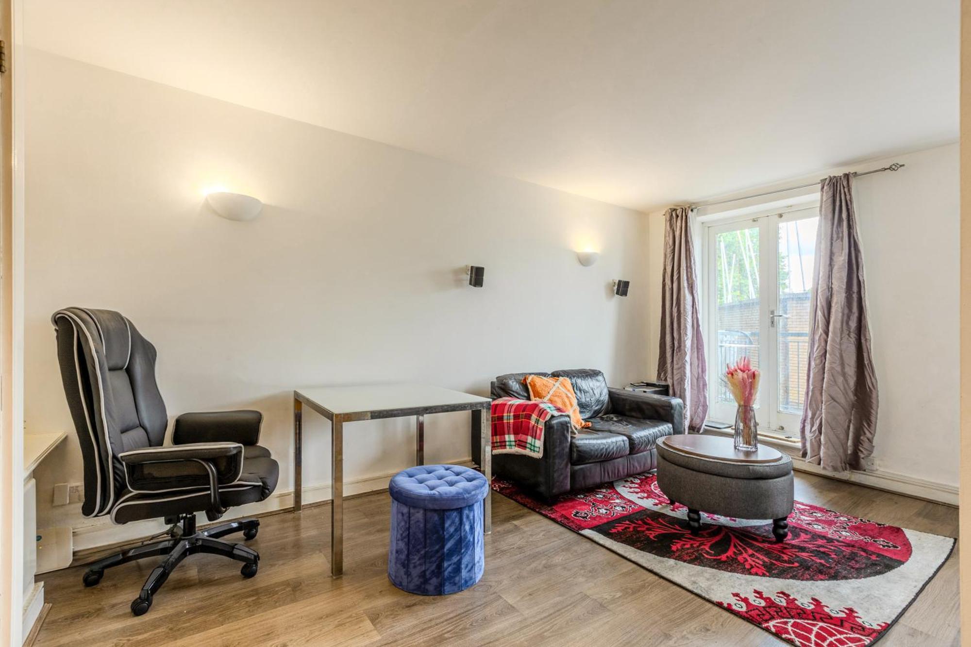 Apartment Peaceful 1br Near Canary Warf, 2min Thames River