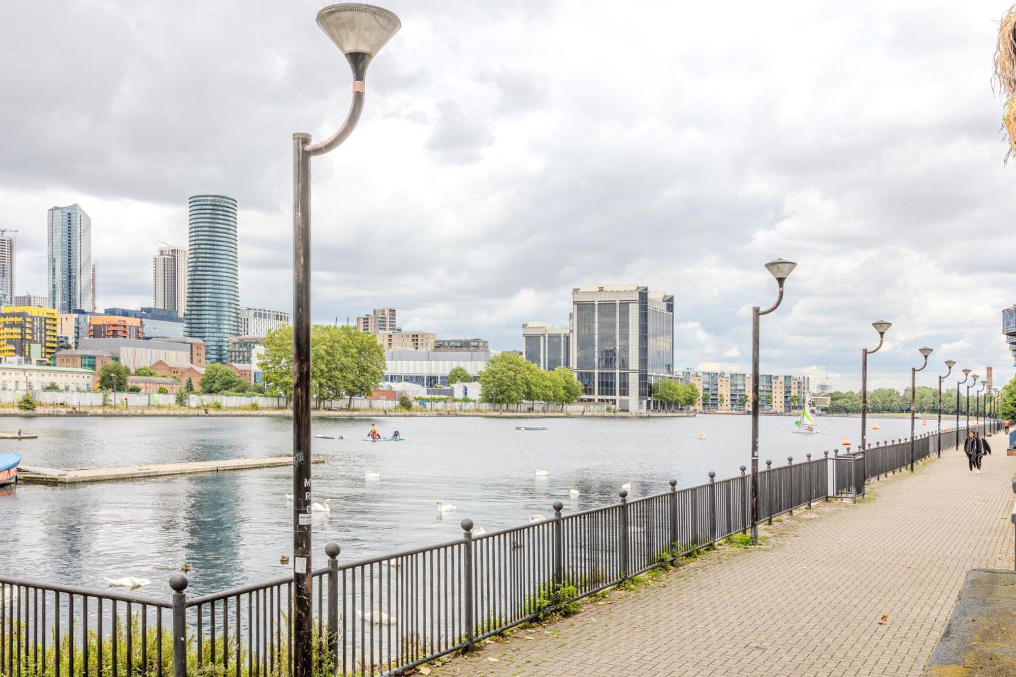 Peaceful 1br Near Canary Warf, 2min Thames River Apartment *