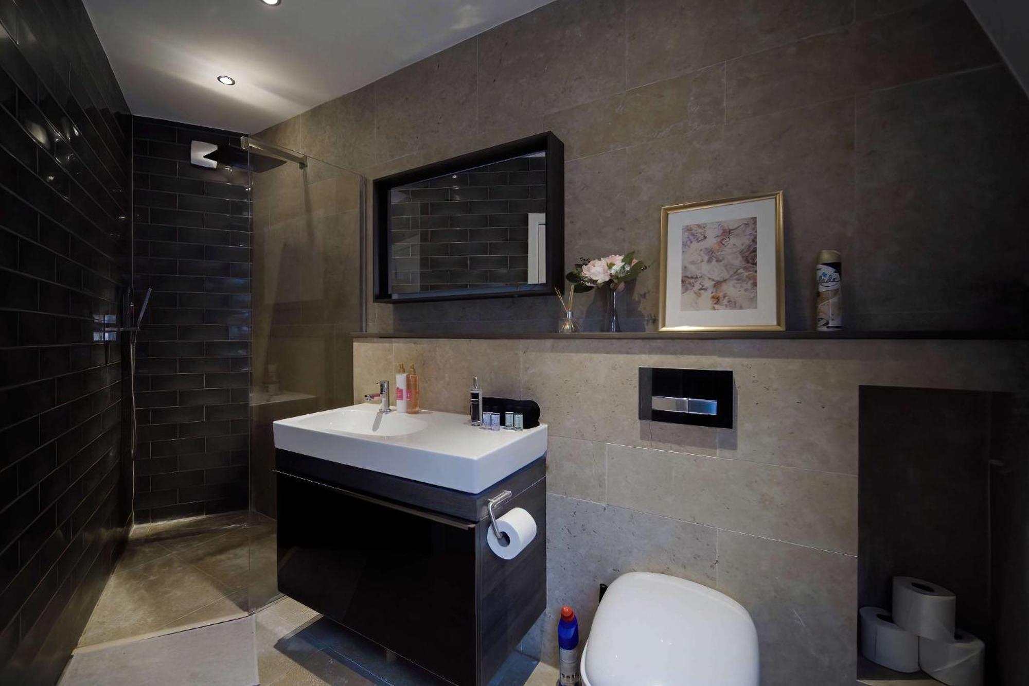 Holiday home Camden Coach House By Livestay Short Lets & Serviced With Terrace Retreat & Parking London