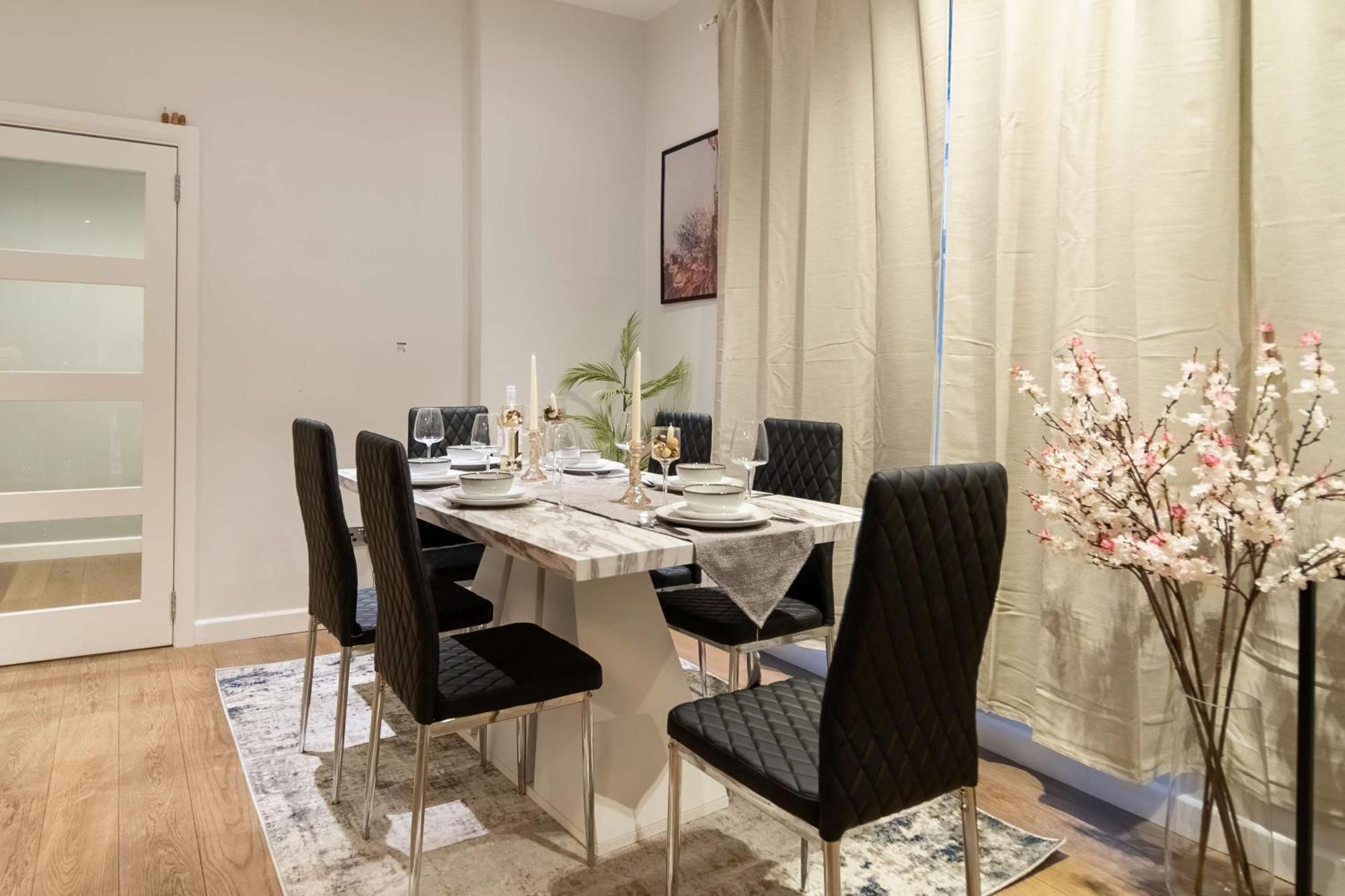 Holiday home Camden Coach House By Livestay Short Lets & Serviced With Terrace Retreat & Parking