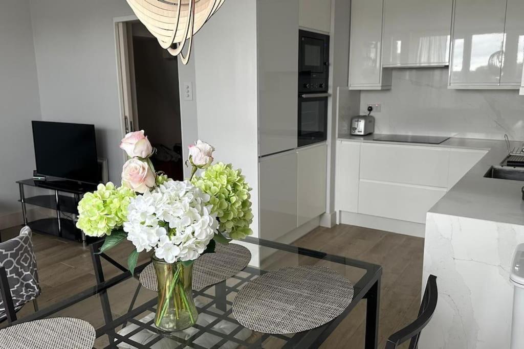Modern 4 Bed-2 Bath In Battersea Apartment London