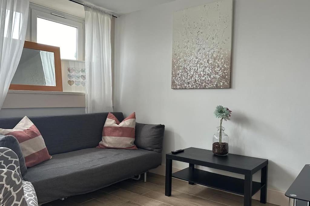Modern 4 Bed-2 Bath In Battersea Apartment