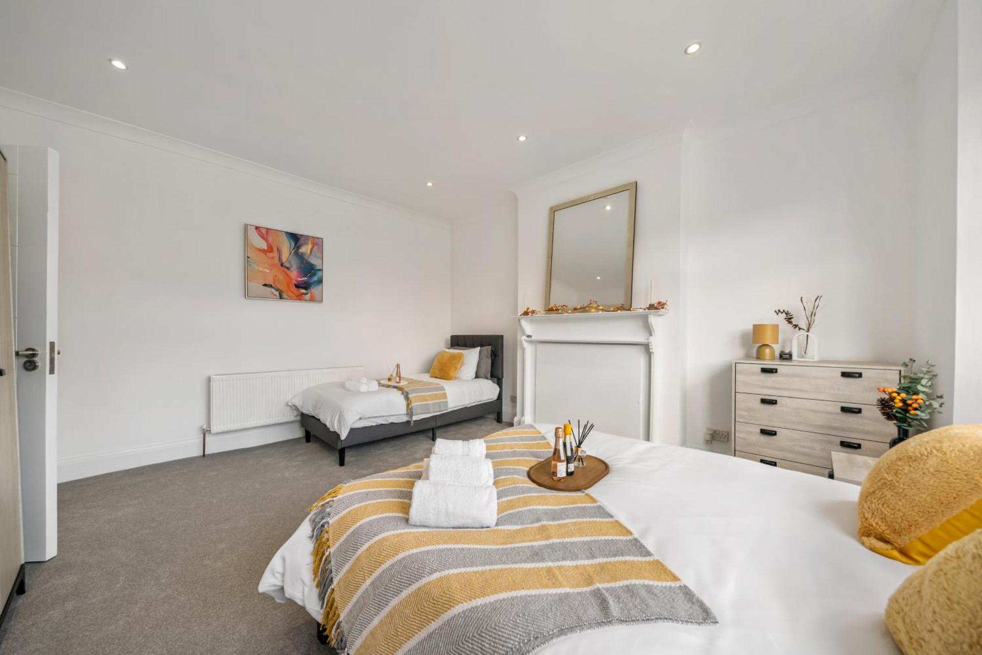 Award Winning 2025 - Wembley Luxury Apartment 2Br Stay Next To Stadium Plus Free Parking Apartment *