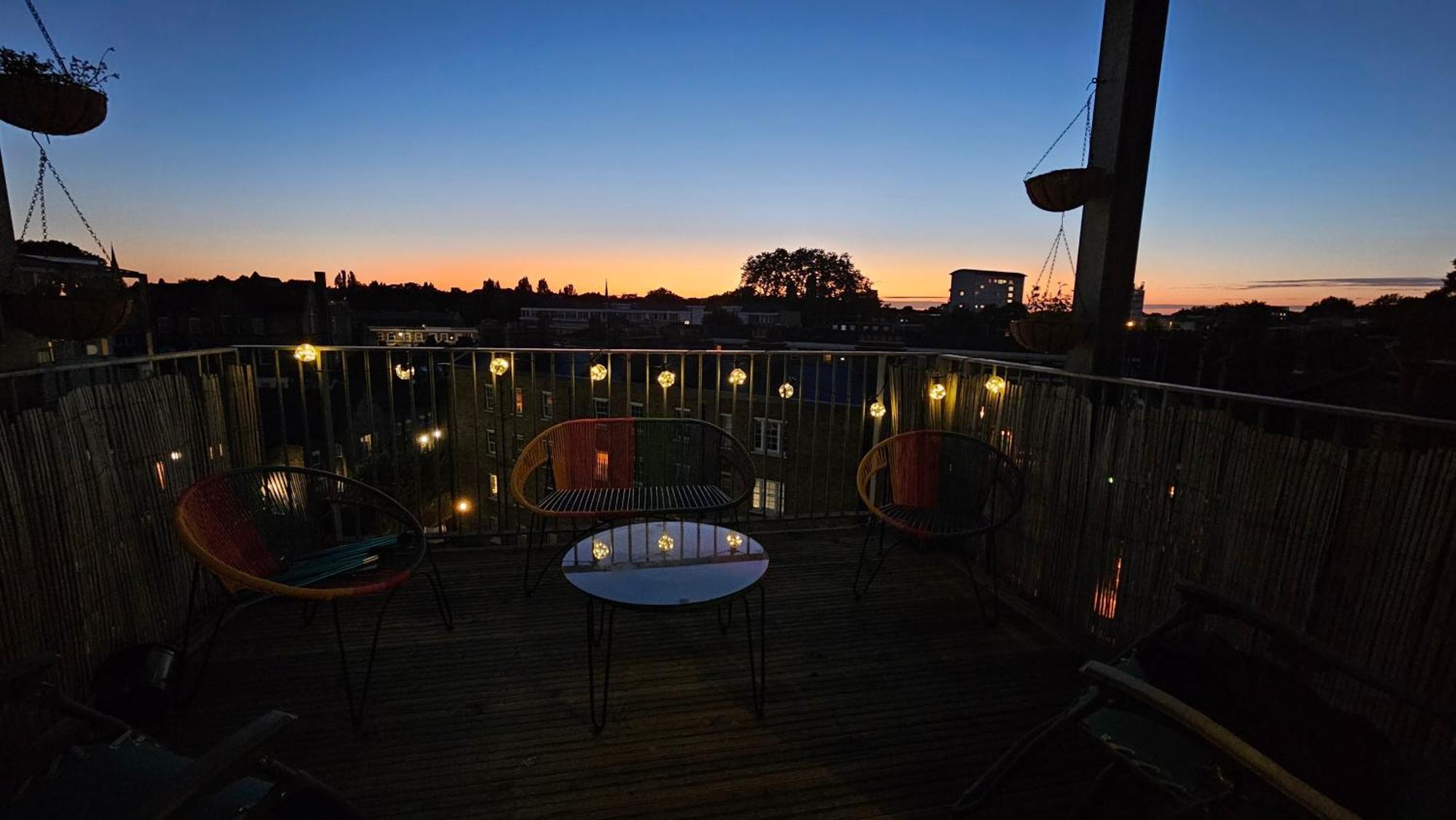 Roof Terrace, 2-bed 2-bath, Stoke Newington London