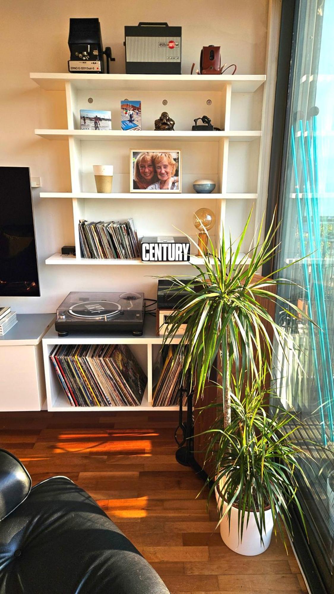 Roof Terrace, 2-bed 2-bath, Stoke Newington Apartment London