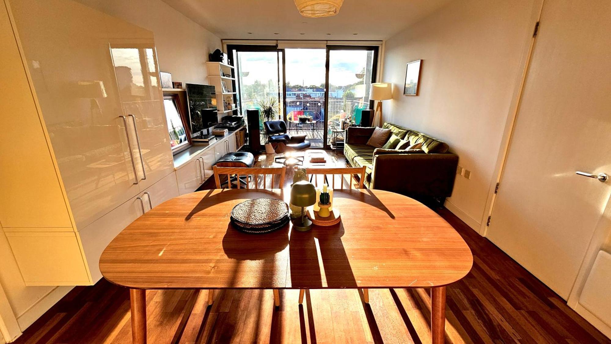 Roof Terrace, 2-bed 2-bath, Stoke Newington * London