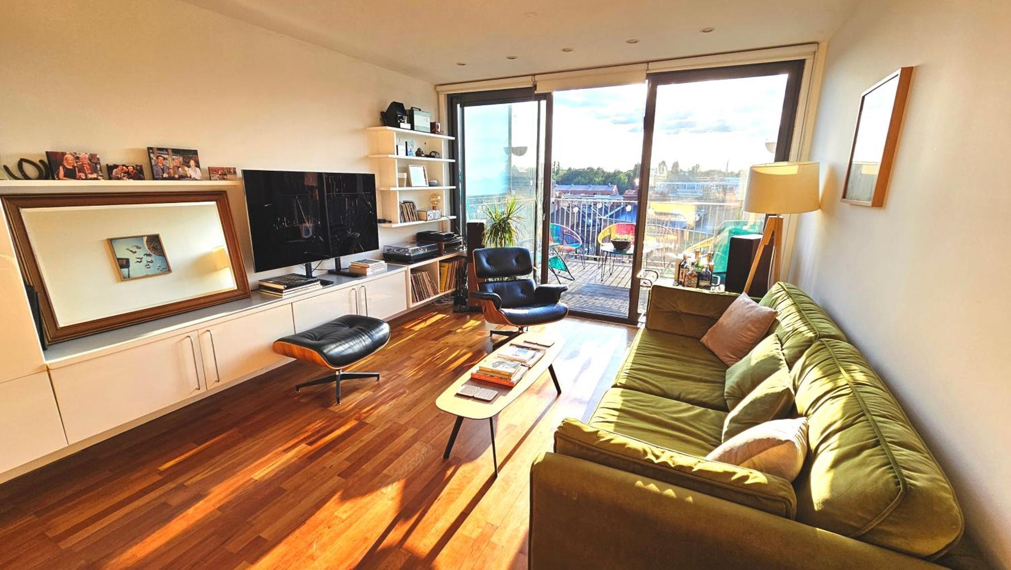 Apartment Roof Terrace, 2-bed 2-bath, Stoke Newington