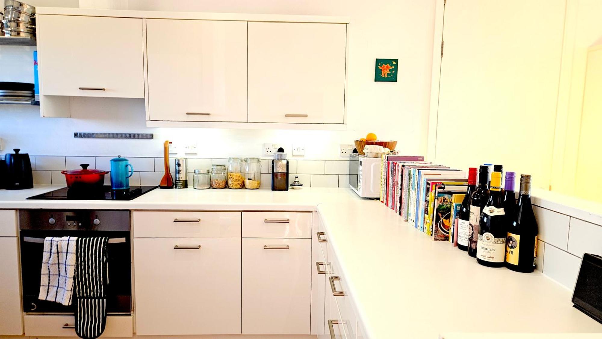 Roof Terrace, 2-bed 2-bath, Stoke Newington Apartment