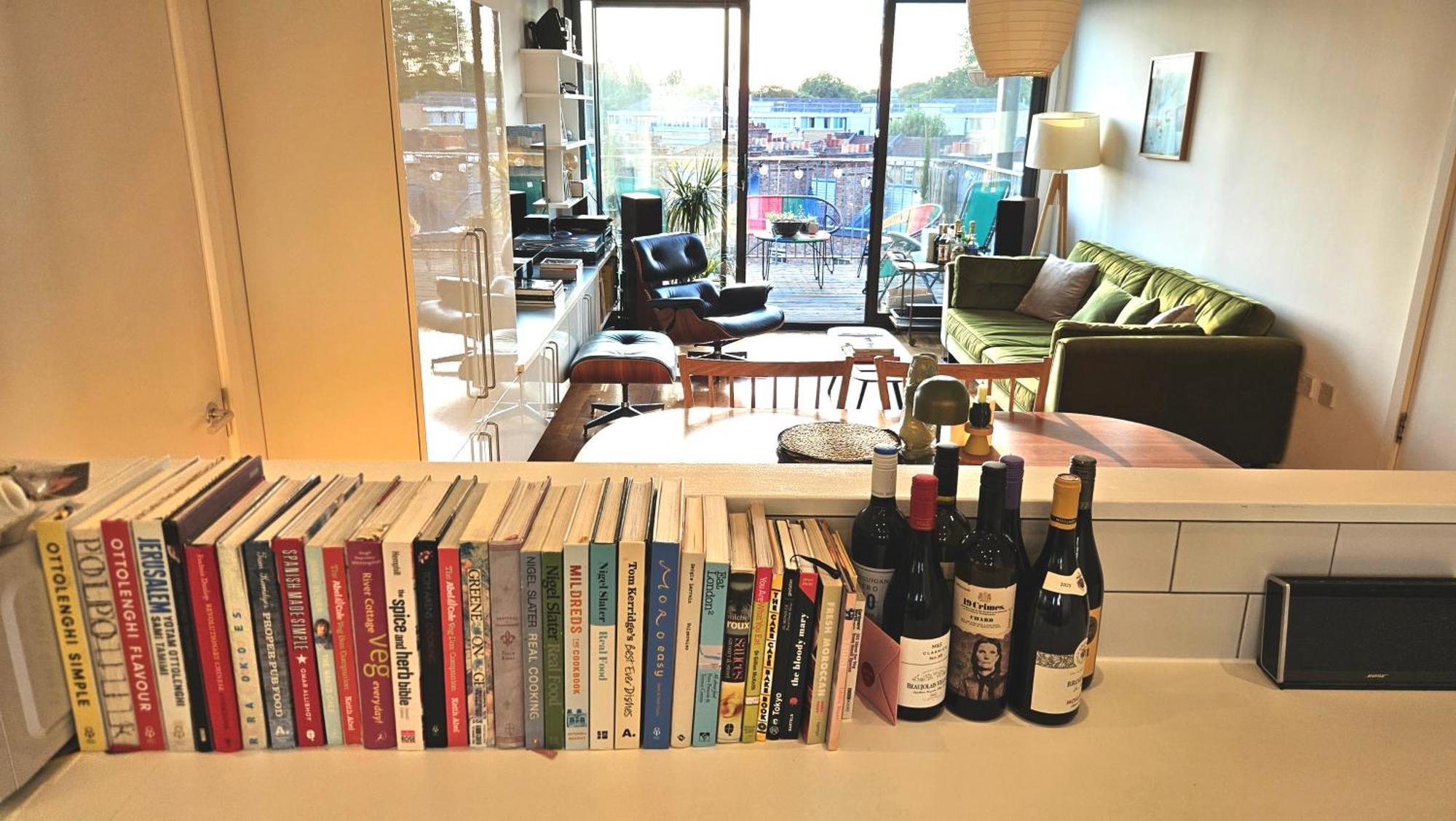 Roof Terrace, 2-bed 2-bath, Stoke Newington London