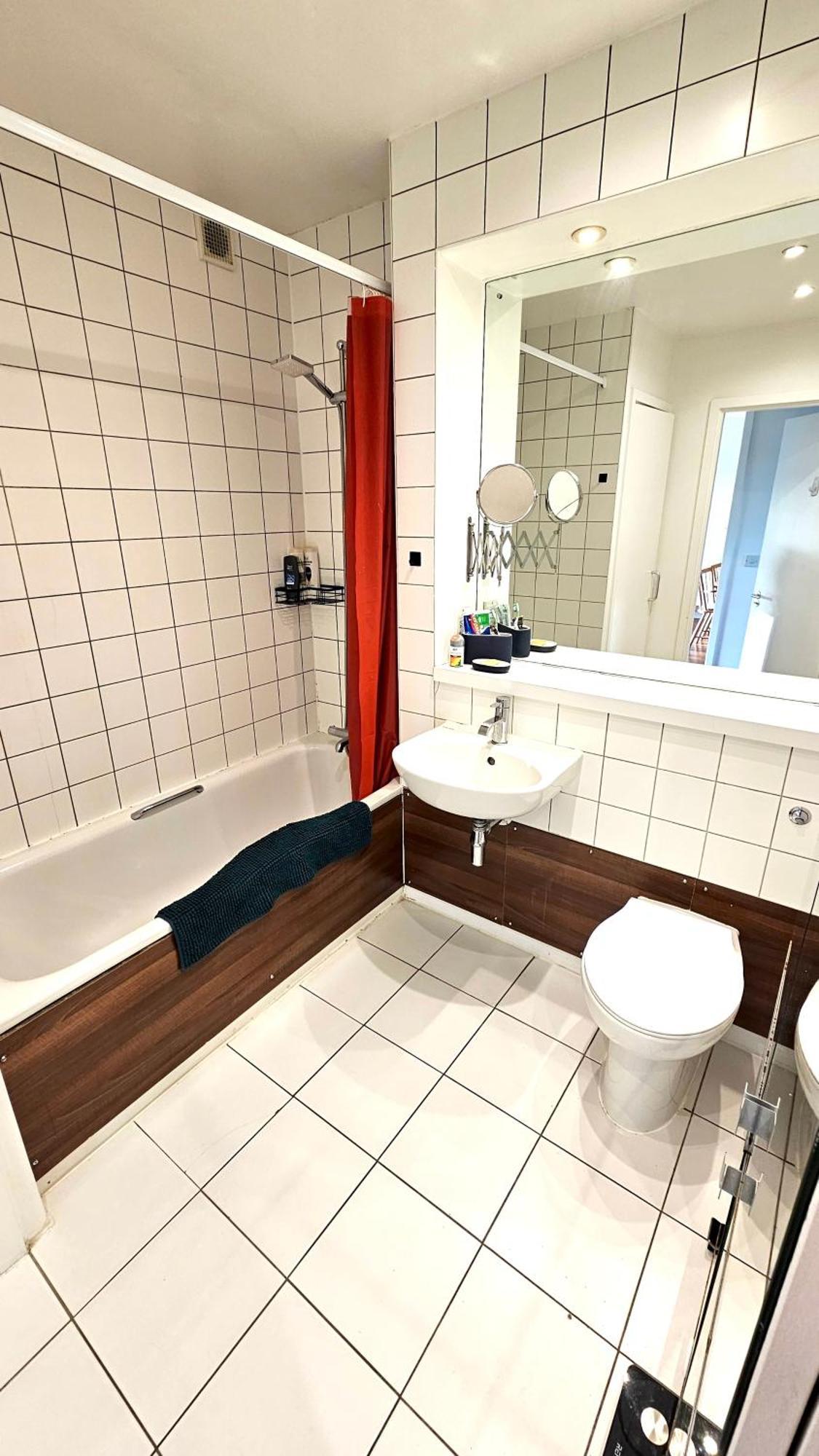 Apartment Roof Terrace, 2-bed 2-bath, Stoke Newington