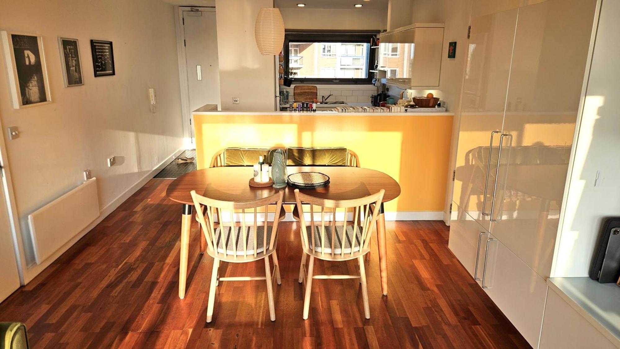 Apartment Roof Terrace, 2-bed 2-bath, Stoke Newington *
