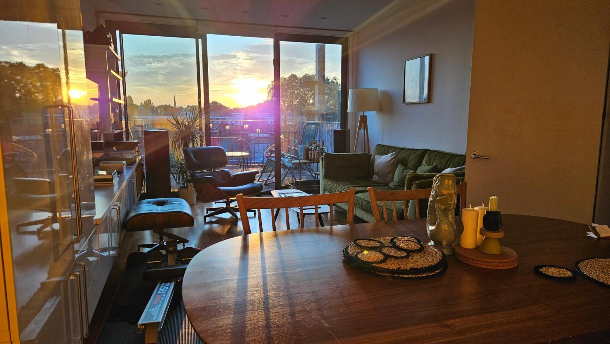 Roof Terrace, 2-bed 2-bath, Stoke Newington *
