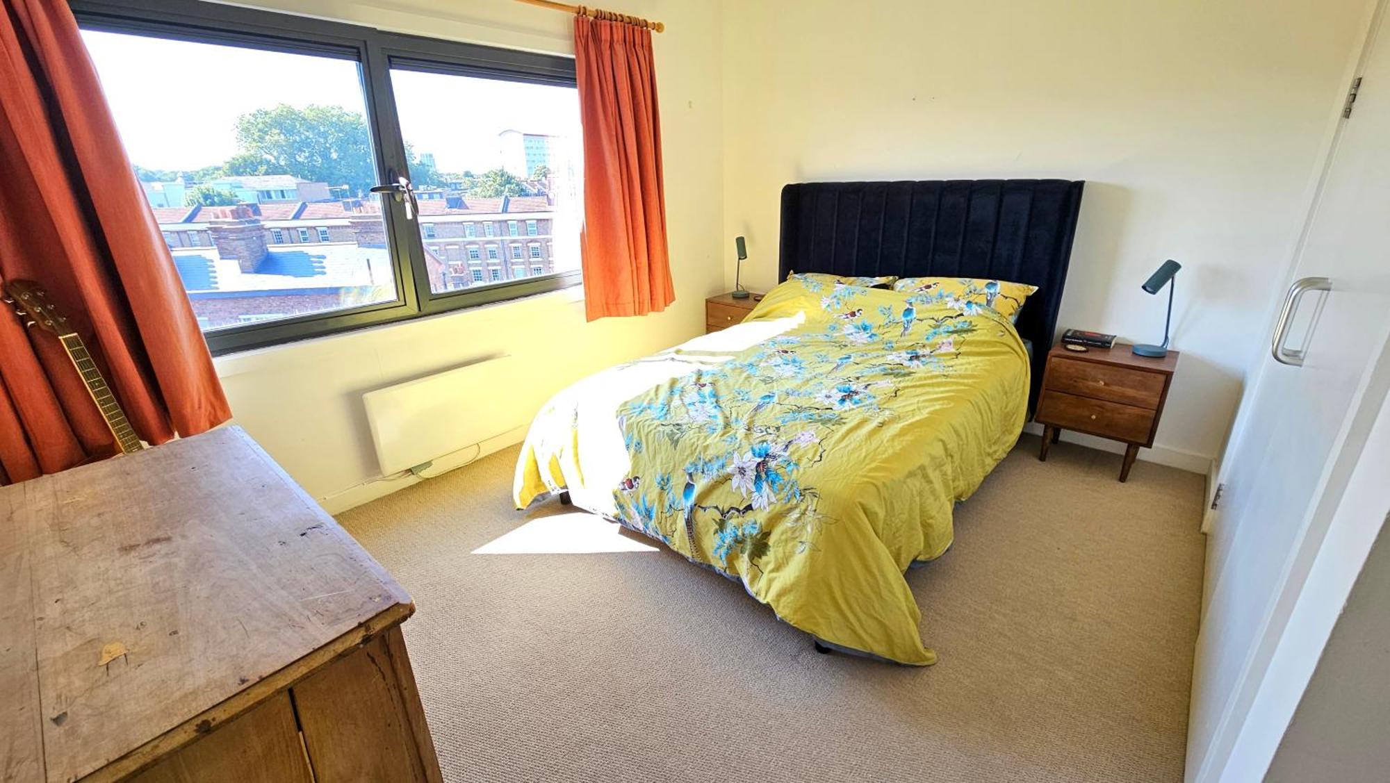 Roof Terrace, 2-bed 2-bath, Stoke Newington Apartment