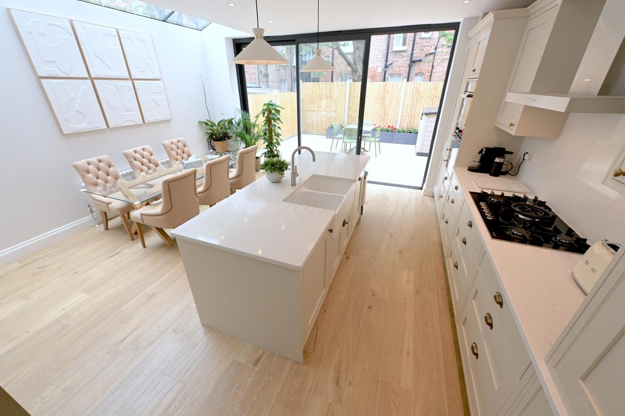 Stylish & Spacious 4 Beds House Holiday home London