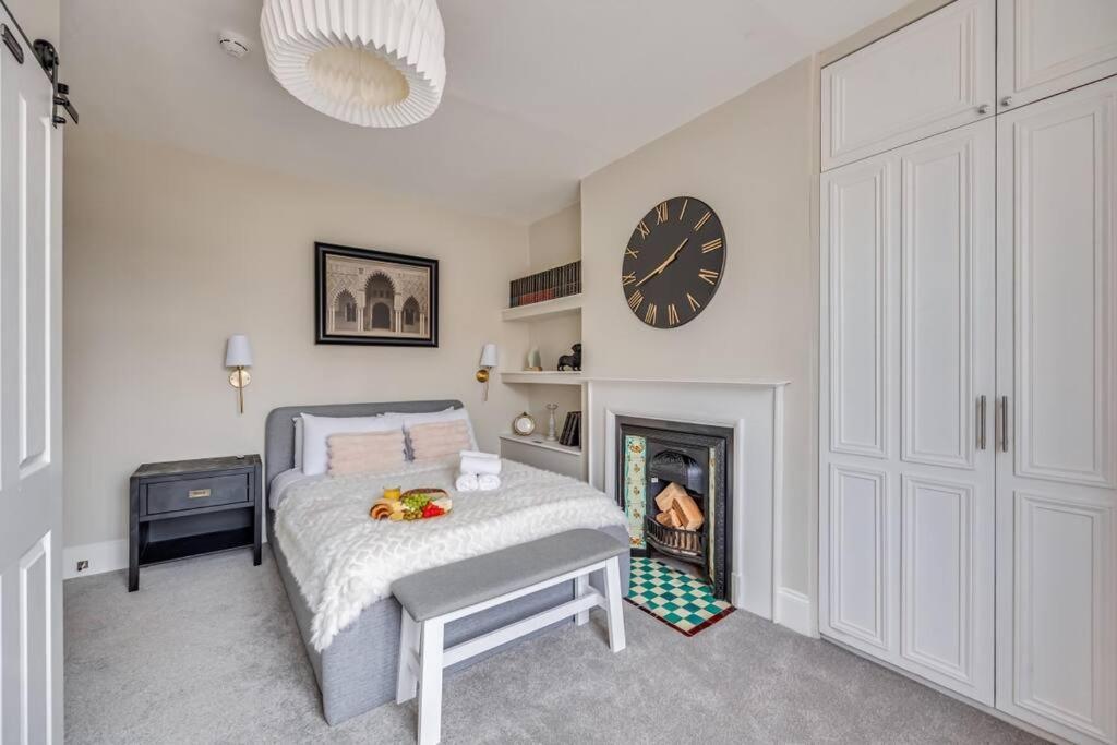 Beautiful 5 Bedroom 4 Bathroom House In W6 By Yoko - 10 Minute's To - Free Parking, Fast Wifi, Work Desks And Smarttvs With And Netflix Ferienhaus