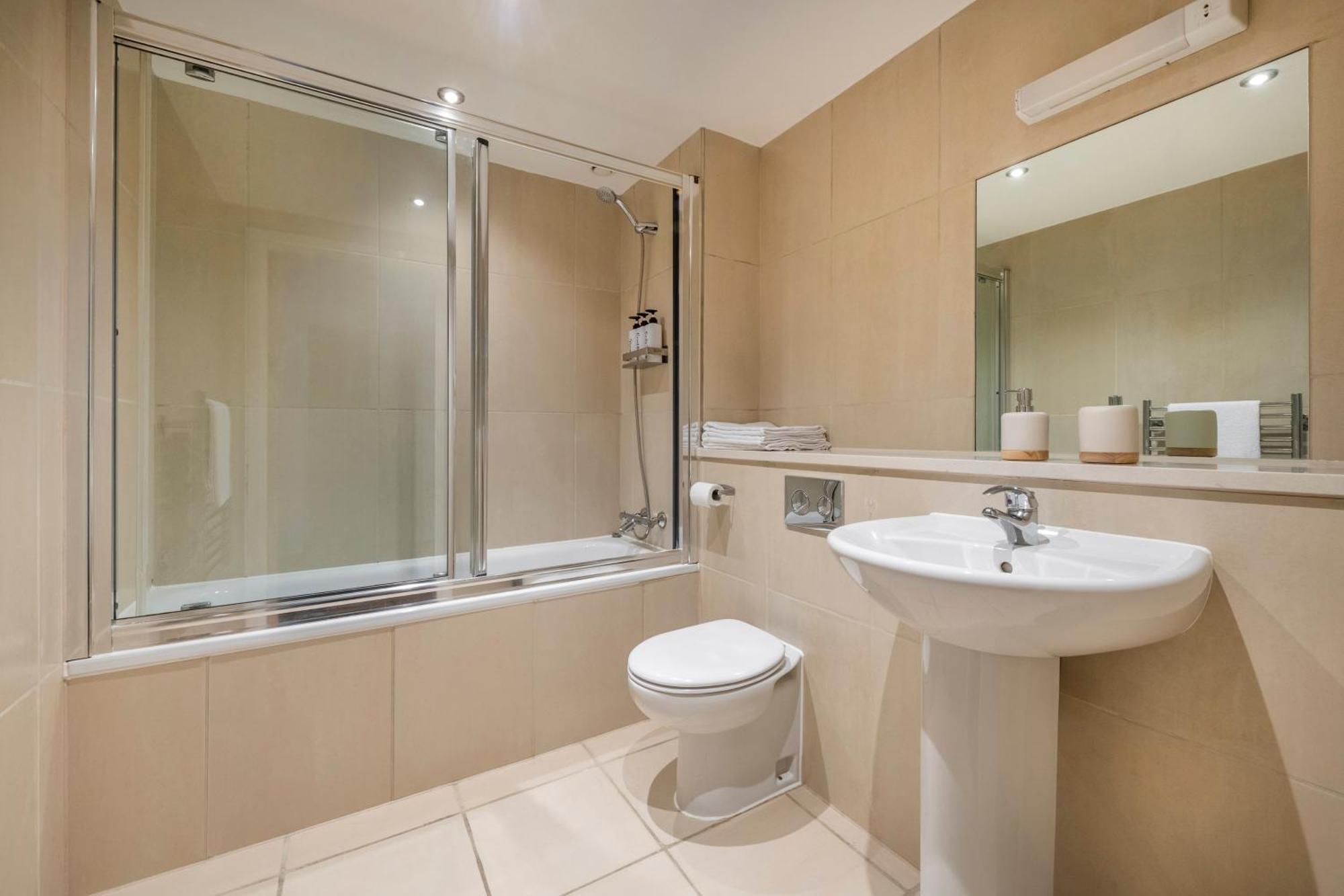 Appartement Stylish 2 Bedroom In Chelsea By Battersea Park With Ac Londen