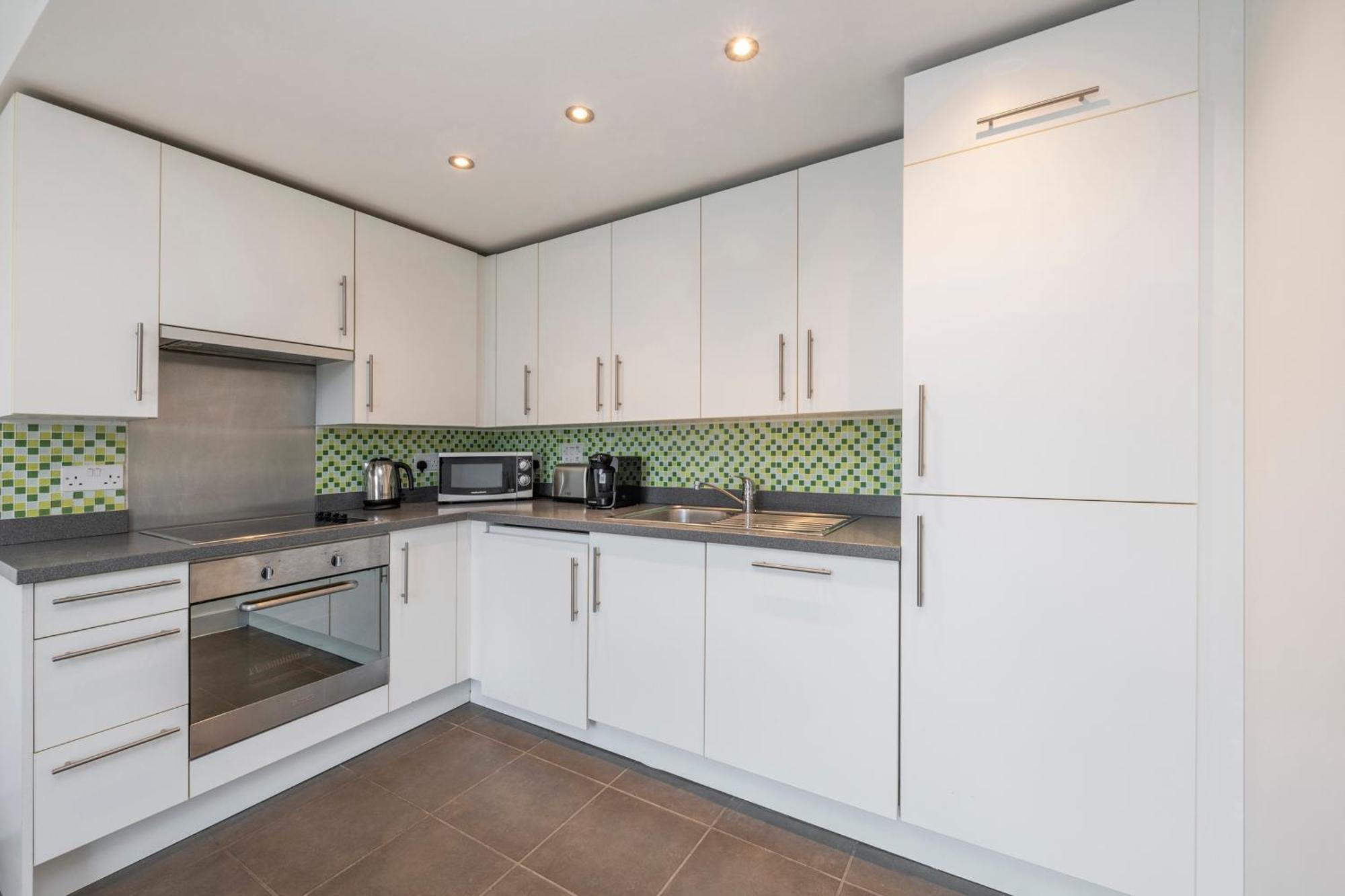 Stylish 2 Bedroom In Chelsea By Battersea Park With Ac Londen