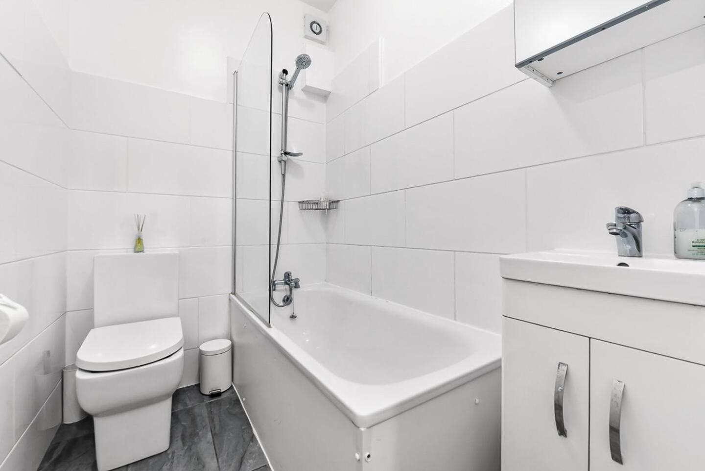 2 Bed Apartment- Finsbury Park Station B Apartment