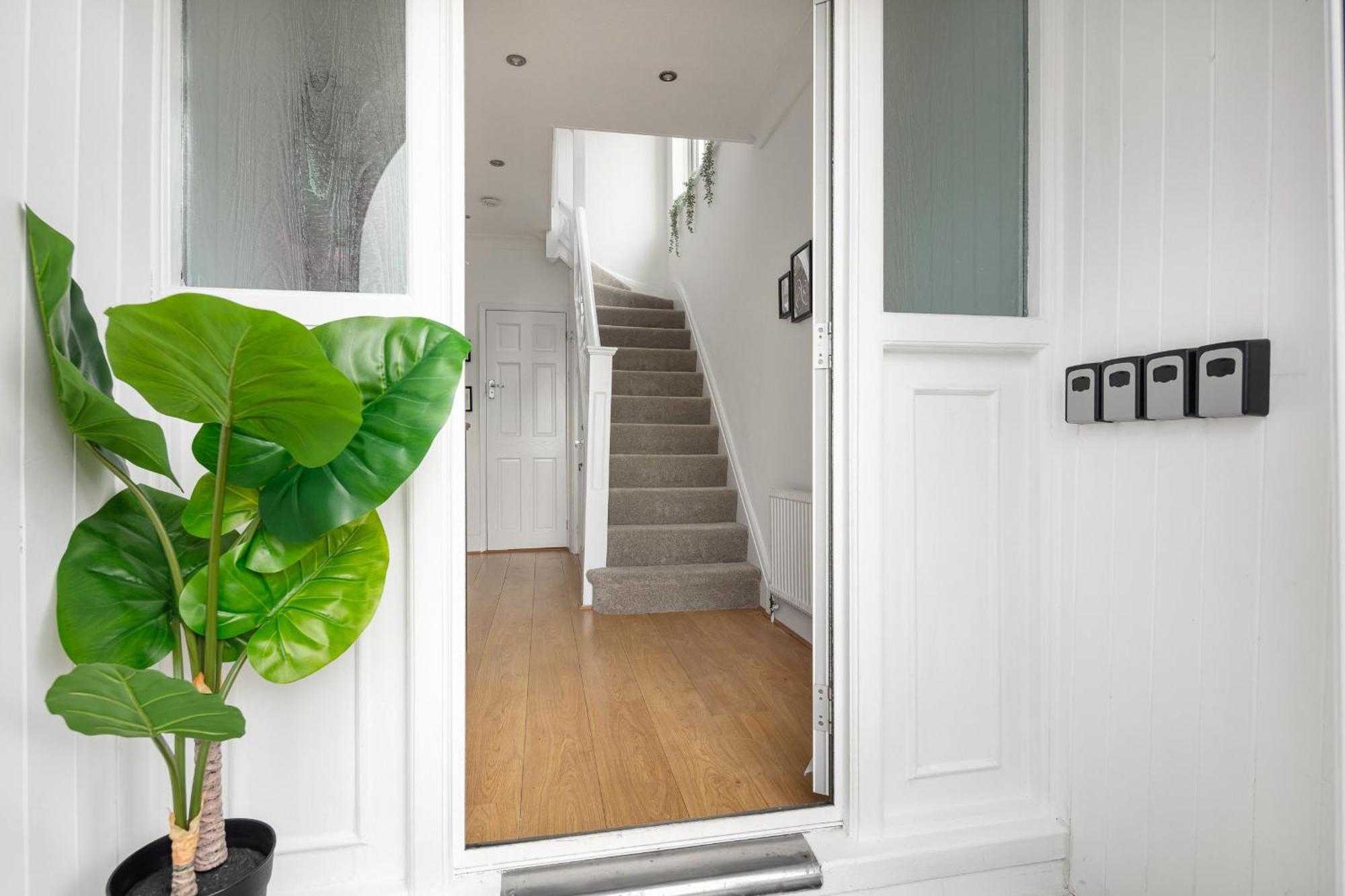 9ra - 4bd House - Wembley Views Holiday home *