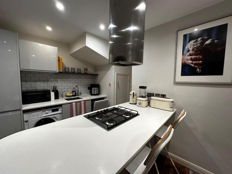 Holiday home In The Heart Of Wimbledon