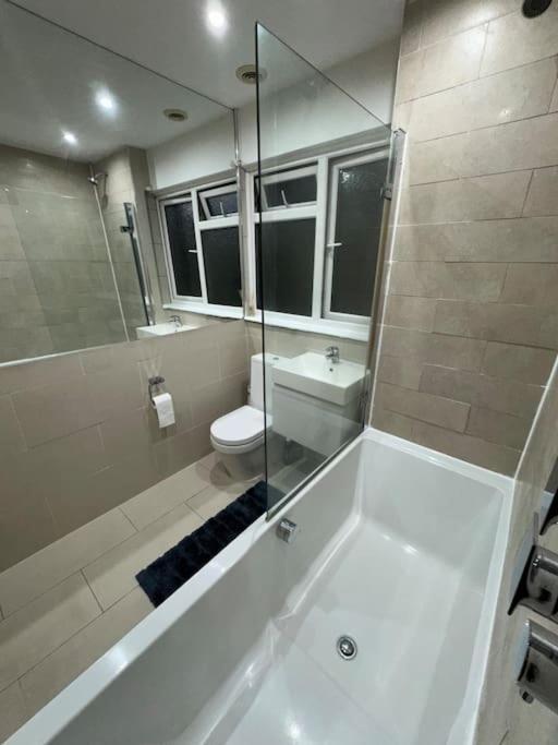 Holiday home In The Heart Of Wimbledon London