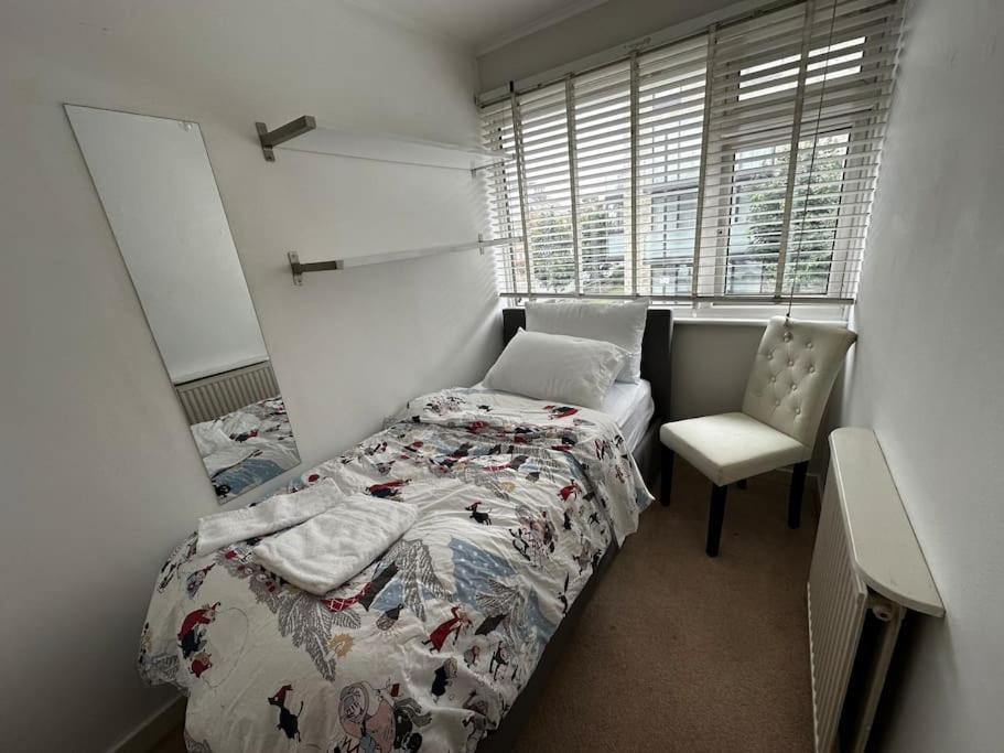 Holiday home In The Heart Of Wimbledon *