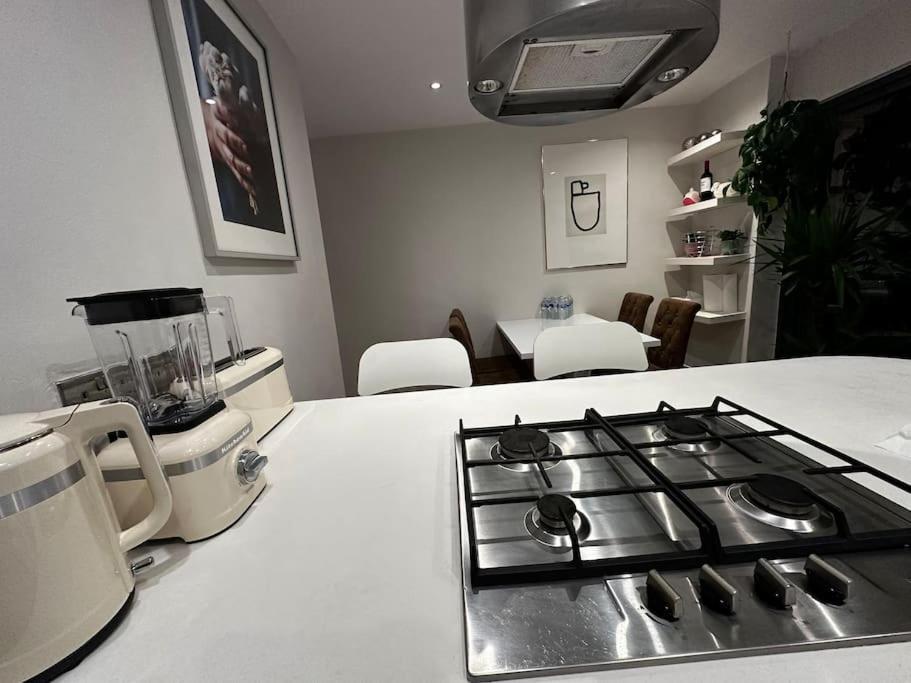Holiday home In The Heart Of Wimbledon