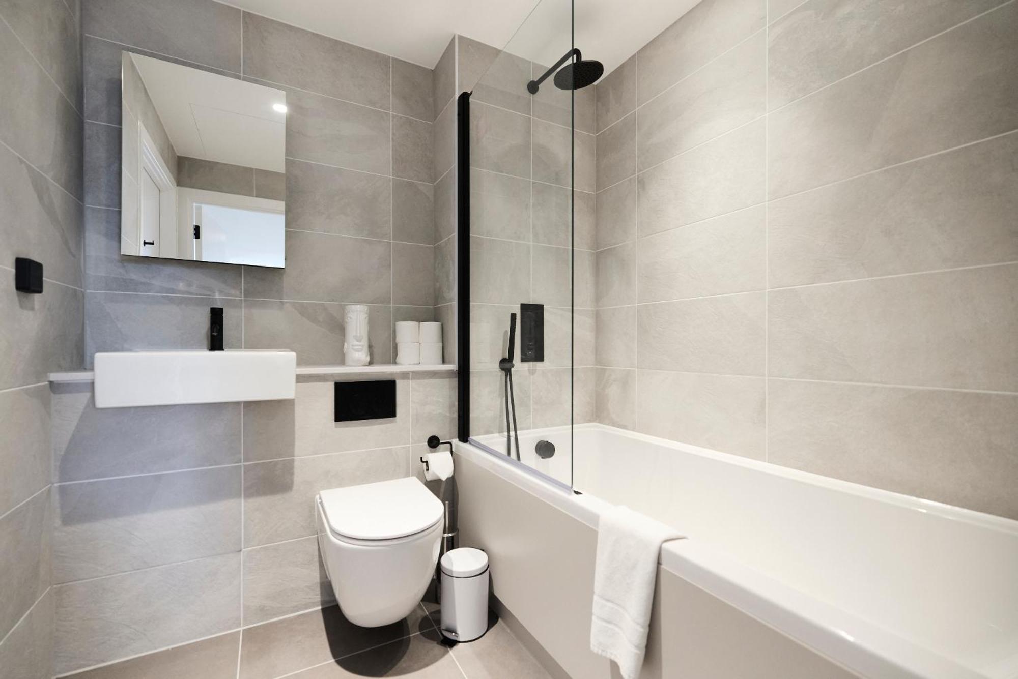 The Tottenham Escape - Lovely 2bdr Flat With Balcony London