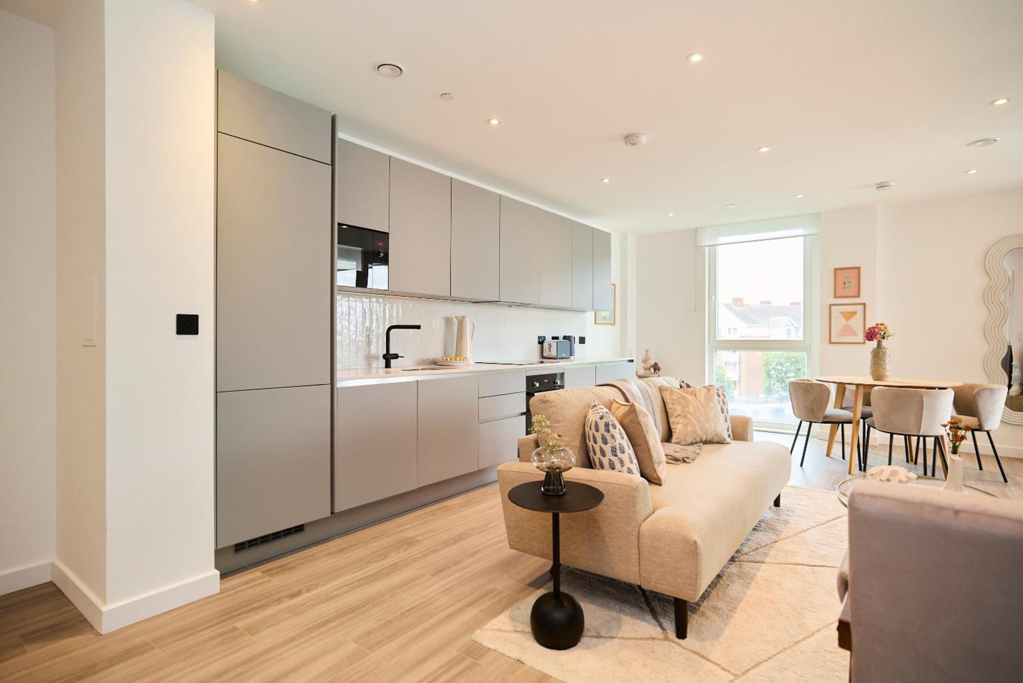 The Tottenham Escape - Lovely 2bdr Flat With Balcony London
