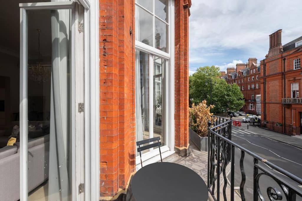 Appartement Presidential With 14ft High Ceilings & Private Elevator Londen