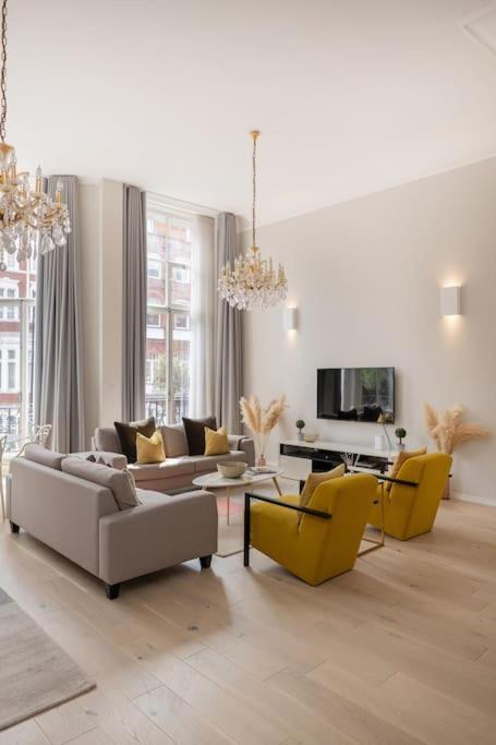 Presidential With 14ft High Ceilings & Private Elevator Appartement
