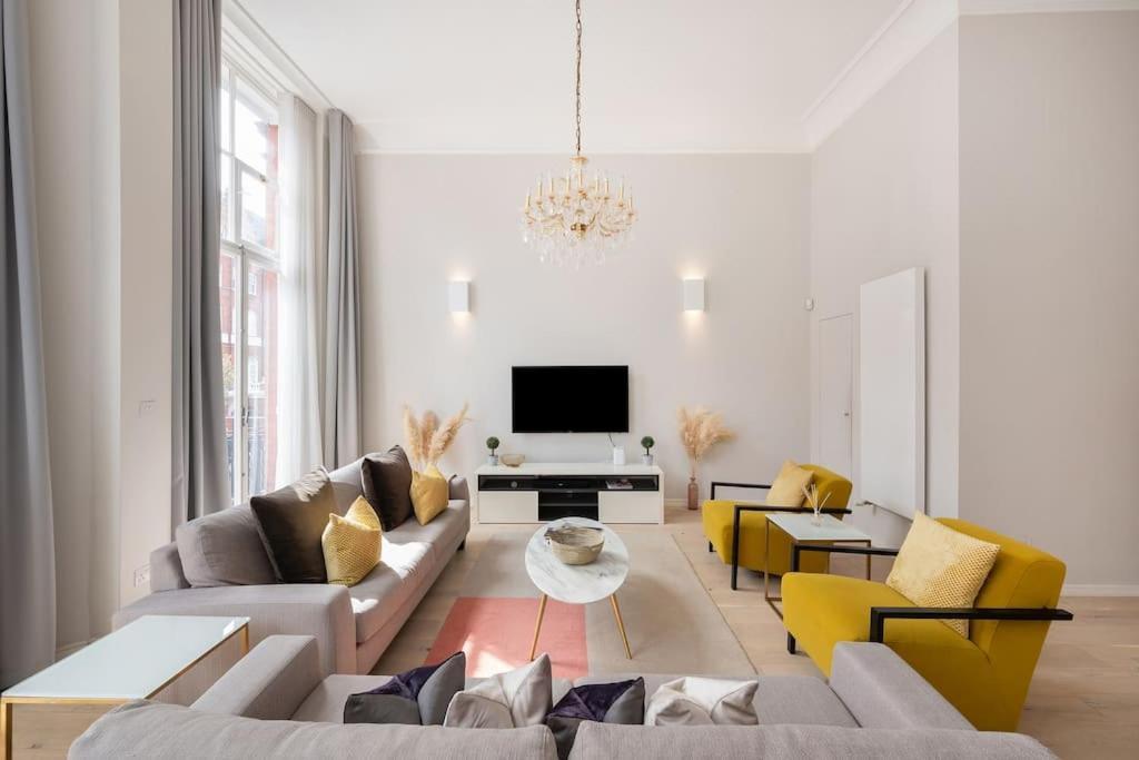 Presidential With 14ft High Ceilings & Private Elevator Appartement *