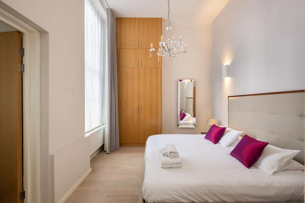 Appartement Presidential With 14ft High Ceilings & Private Elevator Londen