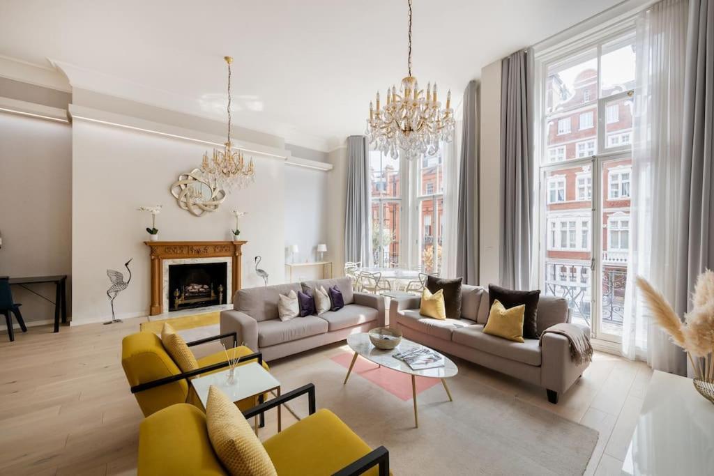 Presidential With 14ft High Ceilings & Private Elevator Londen