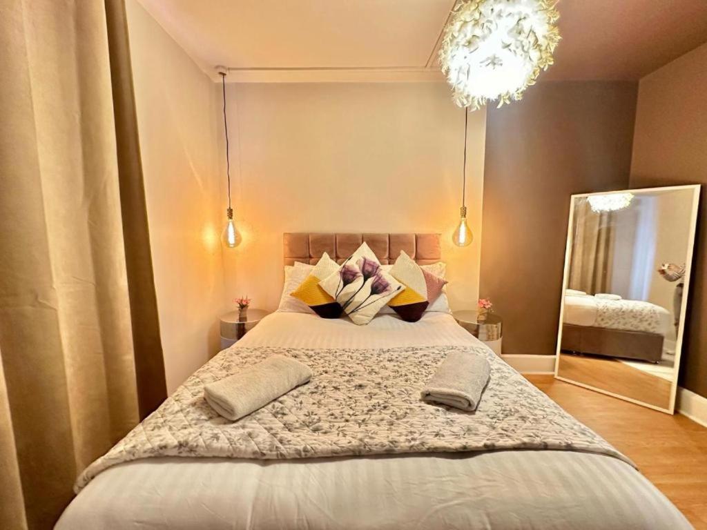 Apartment Three Bedroom Near Central London