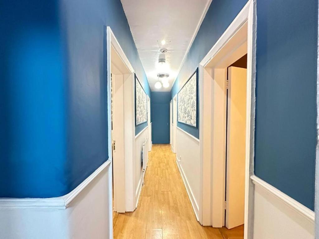 Three Bedroom Near Central * London