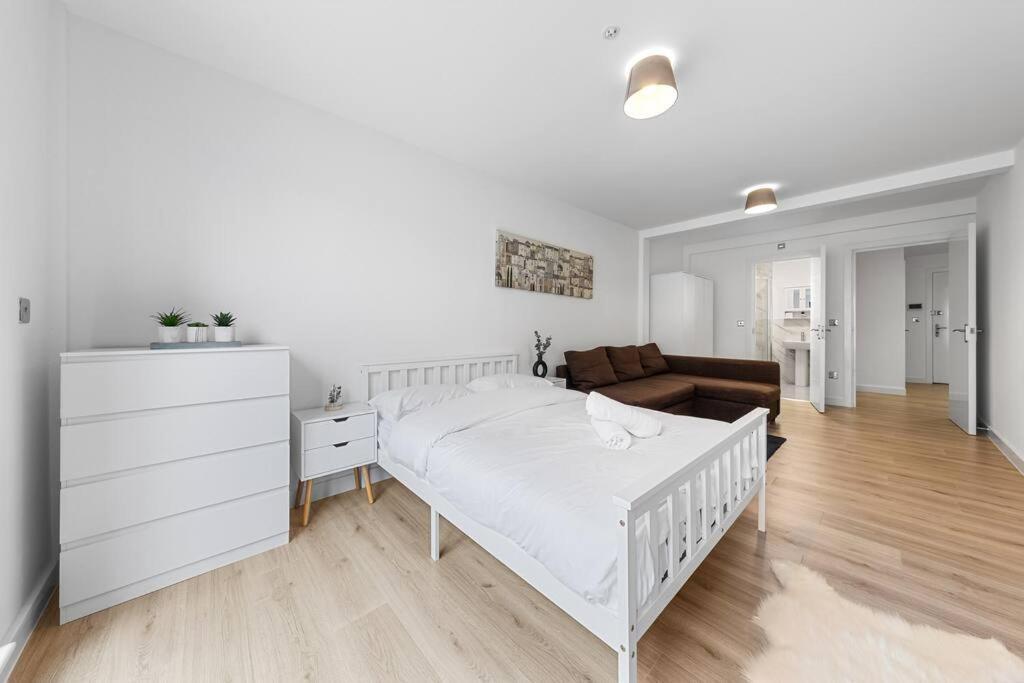Spacious Sleep 14 - 1 Min From Tooting Station Mr3 Apartamento *