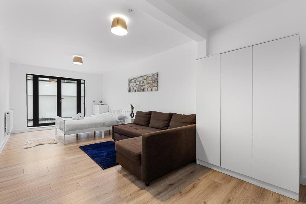 Apartamento Spacious Sleep 14 - 1 Min From Tooting Station Mr3 Londres