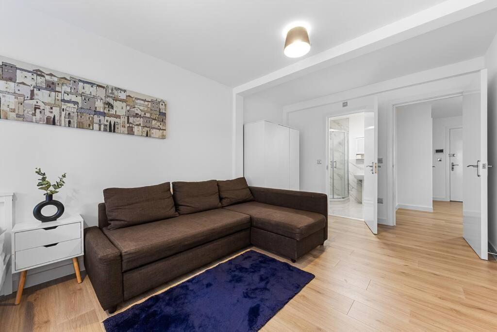 Spacious Sleep 14 - 1 Min From Tooting Station Mr3 Londres