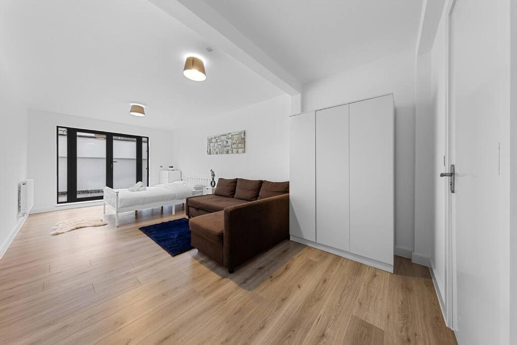 Apartamento Spacious Sleep 14 - 1 Min From Tooting Station Mr3 Londres