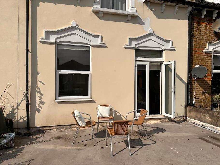 1 Bedroom In Se13 Apartment London