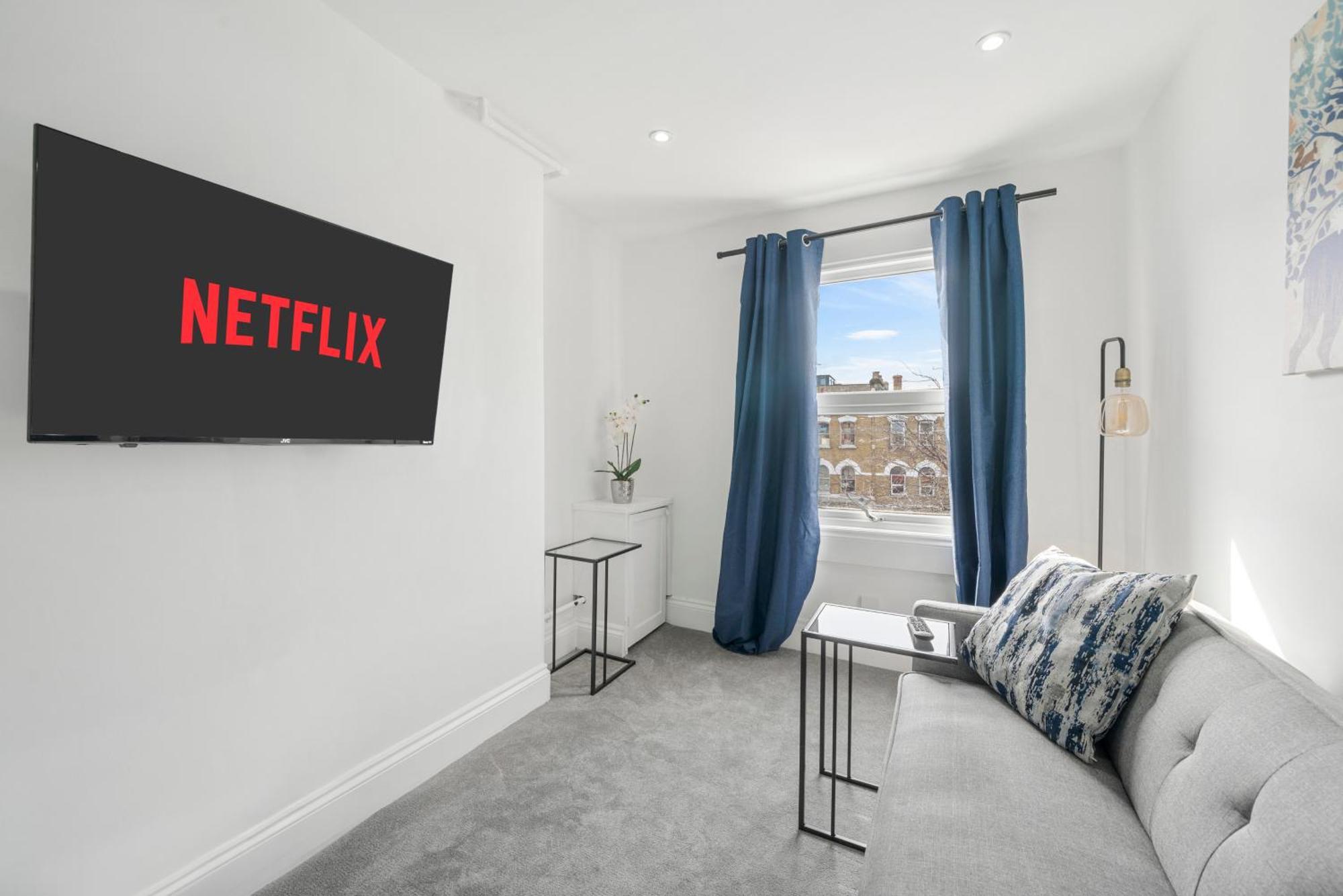 Cosy 1 & 2 Bedroom Zone 1 Apartment London