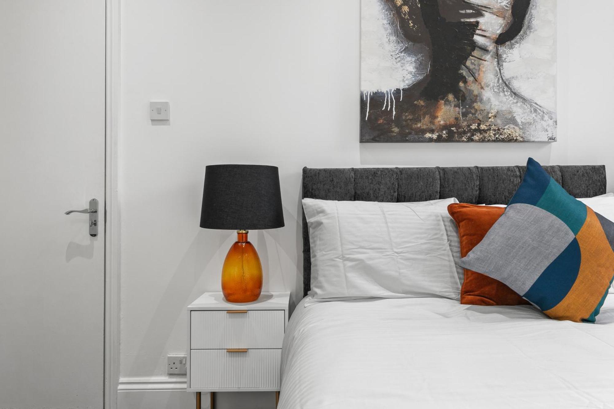 Cosy 1 & 2 Bedroom Zone 1