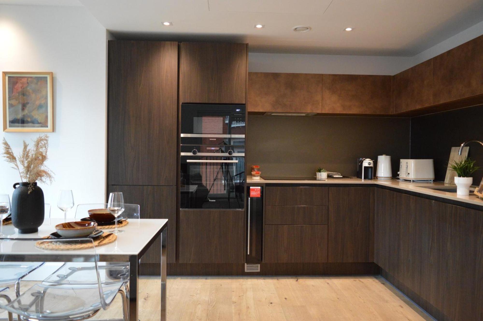 Apartment Luxury 2 Bedroom Near With Balcony - Open For Long And Families Relocatings *