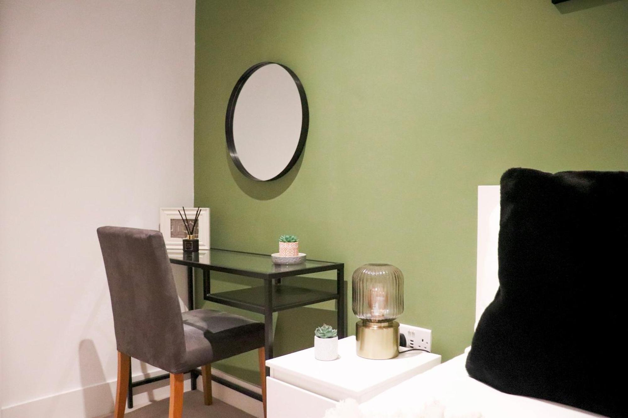 Luxury 2 Bedroom Near With Balcony - Open For Long And Families Relocatings Apartment *